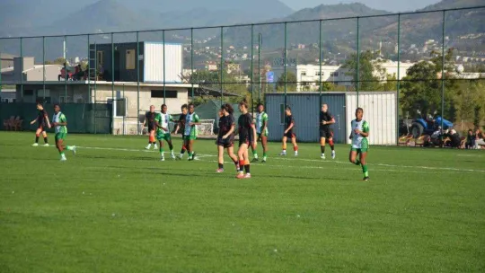 Ödünç ayakkabılarla Galatasaray'ı devirdiler
