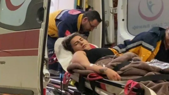 Öfkeli koca eşini 6 yerinden bıçakladı