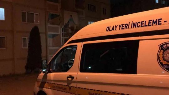 Oğlunun saldırısına uğradı, boğazını sıkarak hastanelik etti