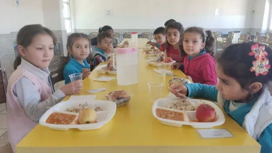 Öğrenciler, Milli Eğitim Bakanlığının ücretsiz yemek hizmetinden memnun