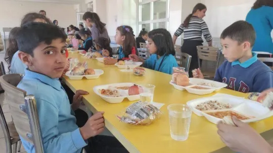 Öğrenciler, Milli Eğitim Bakanlığının ücretsiz yemek hizmetinden memnun