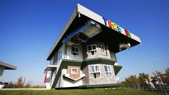 Öğrenciler Ters Evi ücretsiz gezebilecek