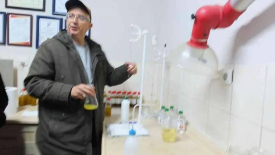 Öğrenciler zeytinin yağa dönüşümünü izledi