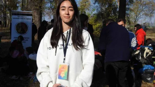 Öğrencilerden duyarlı davranış: Atık kumaşlardan sokak hayvanları için battaniye yaptılar