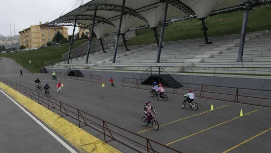 Öğrencilere bisiklet eğitimi verildi