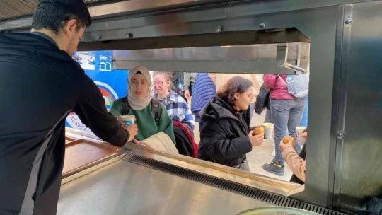 Öğrencilere sıcak çorba ikramı