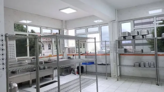 Öğrencilerin yemekleri meslek lisesinde hazırlanıyor