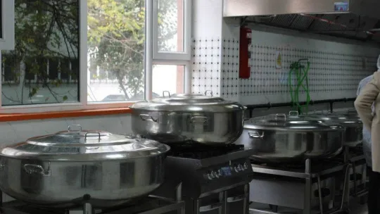 Öğrencilerin yemekleri meslek lisesinde hazırlanıyor