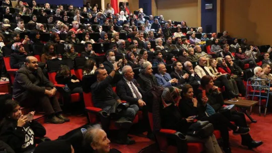 Öğretmen ve öğrencilerden Türk Halk Müziği dinletisi