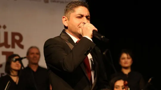 Öğretmen ve öğrencilerden Türk Halk Müziği dinletisi