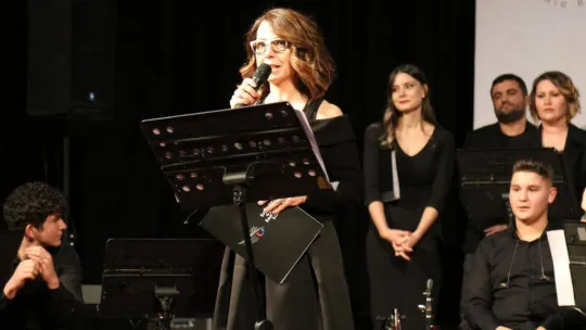 Öğretmen ve öğrencilerden Türk Halk Müziği dinletisi