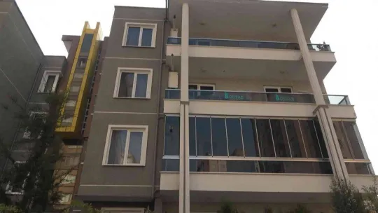 Öğretmenin ev hayallerini yıktılar...Kendi evinde kiracı oldu