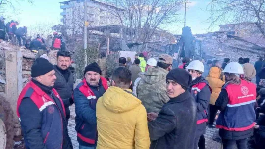 Öğretmenler Gaziantep'teki arama kurtarma çalışmalarına destek veriyor