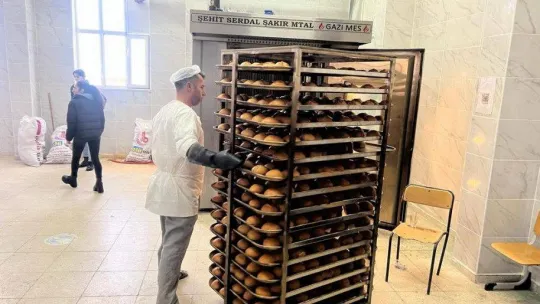 Öğretmenler Gaziantep'teki arama kurtarma çalışmalarına destek veriyor