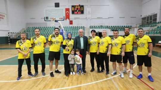 Öğretmenlerde şampiyon Derince Mesleki ve Teknik Anadolu Lisesi