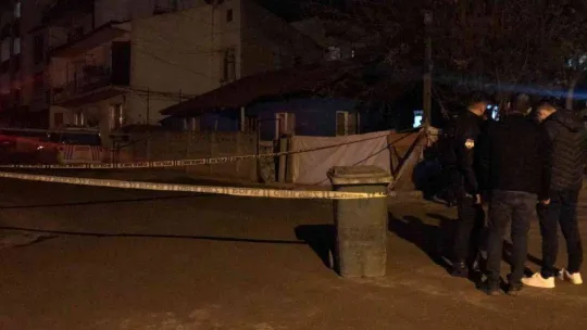 Oğulları kavga eden iki baba arasındaki silahlı kavga kanlı bitti