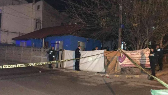 Oğulları kavga eden iki baba arasındaki silahlı kavga kanlı bitti