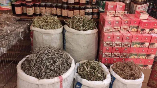 Öksürüğü geçmeyen soluğu aktarda alıyor