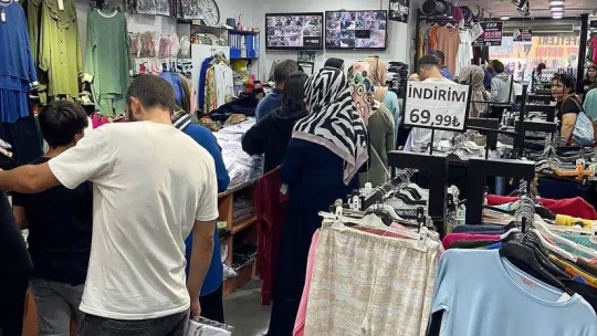 Okul kıyafeti alışverişinde yoğunluk