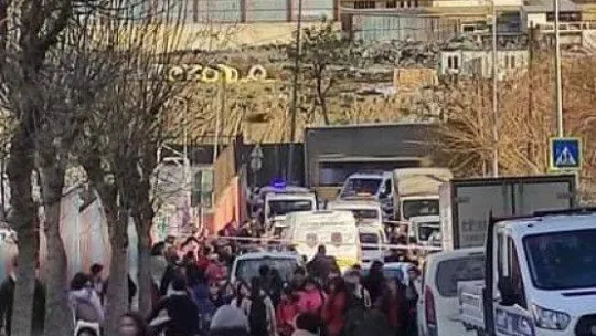 Okul önünde seyyar satıcı dehşeti, zabıtayı silahla yaraladı