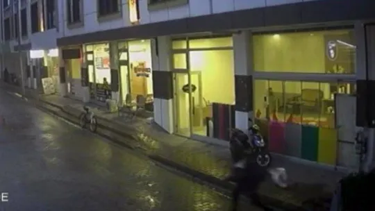 Okuldan dönen çocuğa sokak köpekleri böyle saldırdı