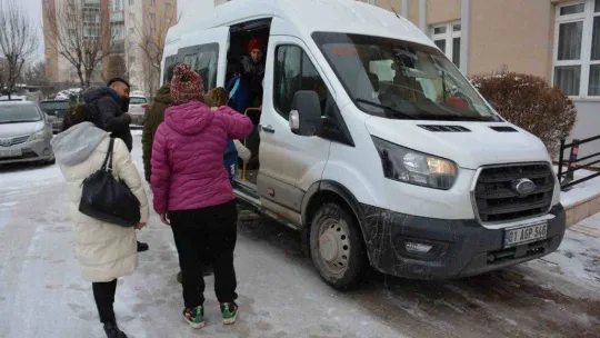 Okullarda görevli aşçılar Milli Eğitim Müdürlüğünce deprem bölgesine sevk edildi