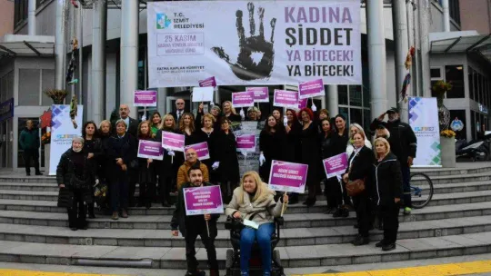 Öldürülen kadınları andılar