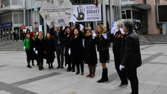 Öldürülen kadınları andılar