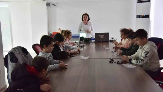 Onlarca öğrenci ve yetişkin ücretsiz kurslarda buluştu