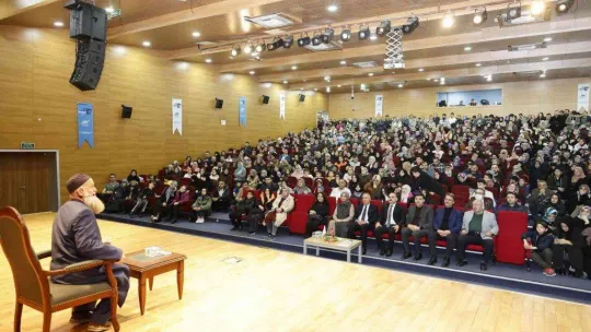 Op. Dr. Selman 'Tıbbi Devadan Ruhi Devaya' söyleşisiyle Sultangazi'ye konuk oldu