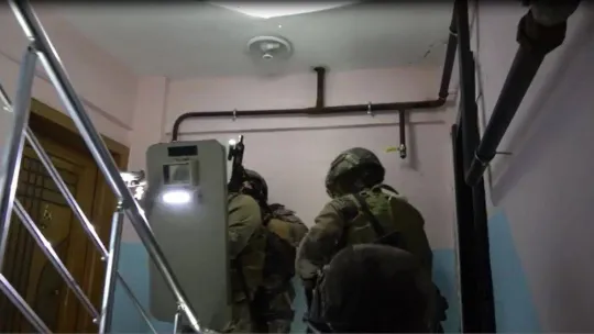 Organize suç örgütüne yönelik eş zamanlı operasyonlarda 5 şüpheli tutuklandı