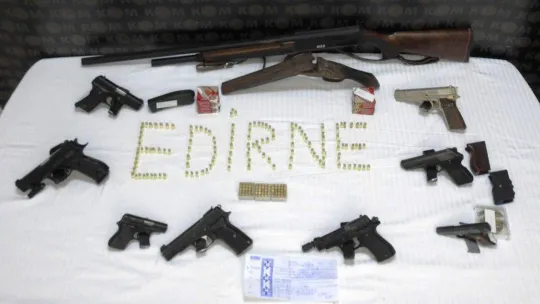 Organize suç örgütüne yönelik eş zamanlı operasyonlarda 5 şüpheli tutuklandı