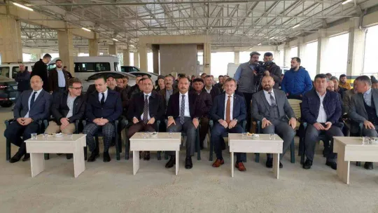 Orhaneli'de çiftçiye 6 ton arpa ve buğday dağıtıldı