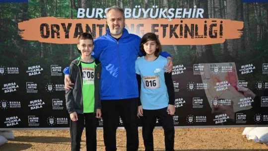 Oryantiring turnuvasında zamana karşı yarış