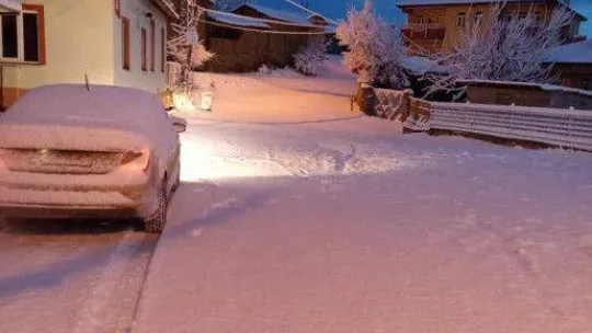 Osmaneli'ye yılın ilk karı yağdı