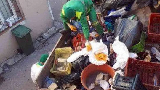 Osmangazi'de çöp ev temizlendi mahalleli nefes aldı