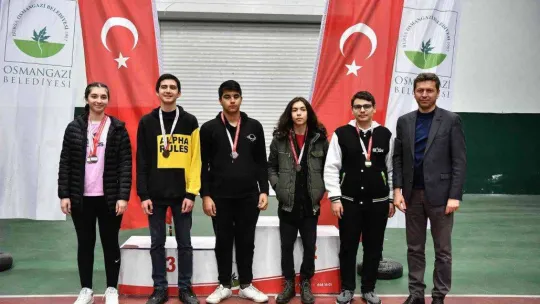 Osmangazi'de satranç ustaları madalyalarına kavuştu