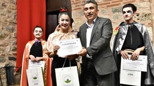 Osmangazi'de tiyatro okulu büyüledi