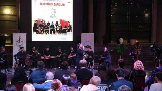 Osmangazi'de Zeki Müren anısına gece düzenlendi