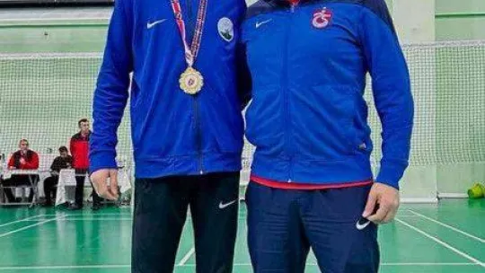 Osmangazili badmintoncudan altın madalya
