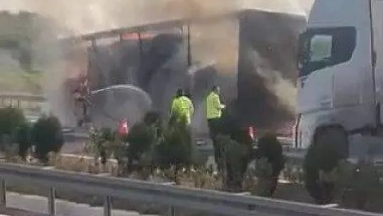 Otobanda hareketli saatler...Alev alev yandı