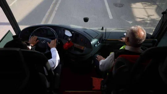 Otobüs kazalarının en önemli sebepleri uykusuzluk ve yol hipnozu