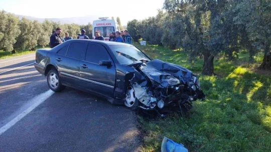 Otomobil ilaç tankerine çarptı: 3 yaralı