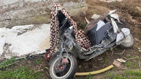 Otomobil ile elektrikli bisiklet çarpıştı: 2'si çocuk 5 yaralı