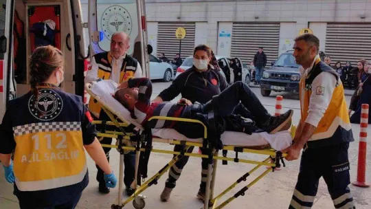 Otomobil ile elektrikli bisiklet çarpıştı: 2'si çocuk 5 yaralı