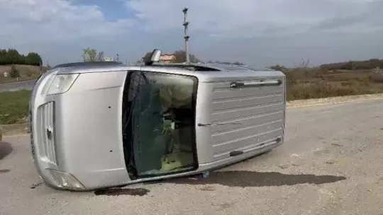 Otomobil ile hafif ticari araç çarpıştı: 1 yaralı