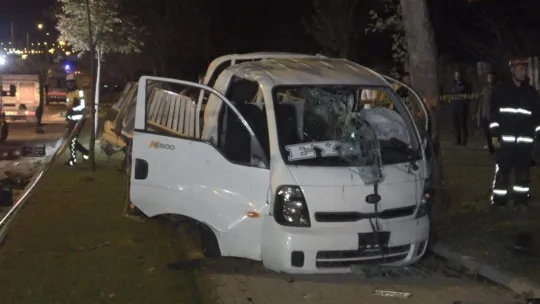 Otomobil ile kamyonetin çarpıştığı kazada ölü sayısı 2 oldu