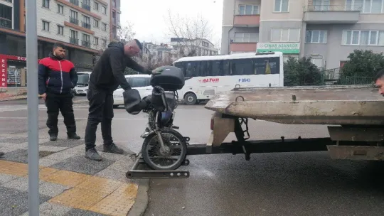 Otomobil ile motosiklet kafa kafaya çarpıştı: 1 ağır yaralı