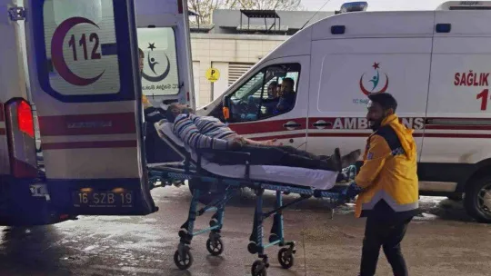 Otomobil iş yerine daldı: 1 yaralı