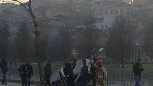 Otomobil motosiklete çarptı, yaralıya ilk müdahaleyi yoldan geçen hemşire yaptı